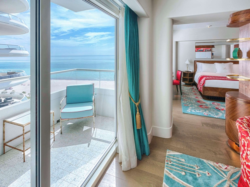 Junior Suite (Non Smoking) (Accessible)