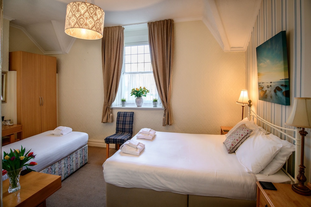 Triple Room, Ensuite photo 3