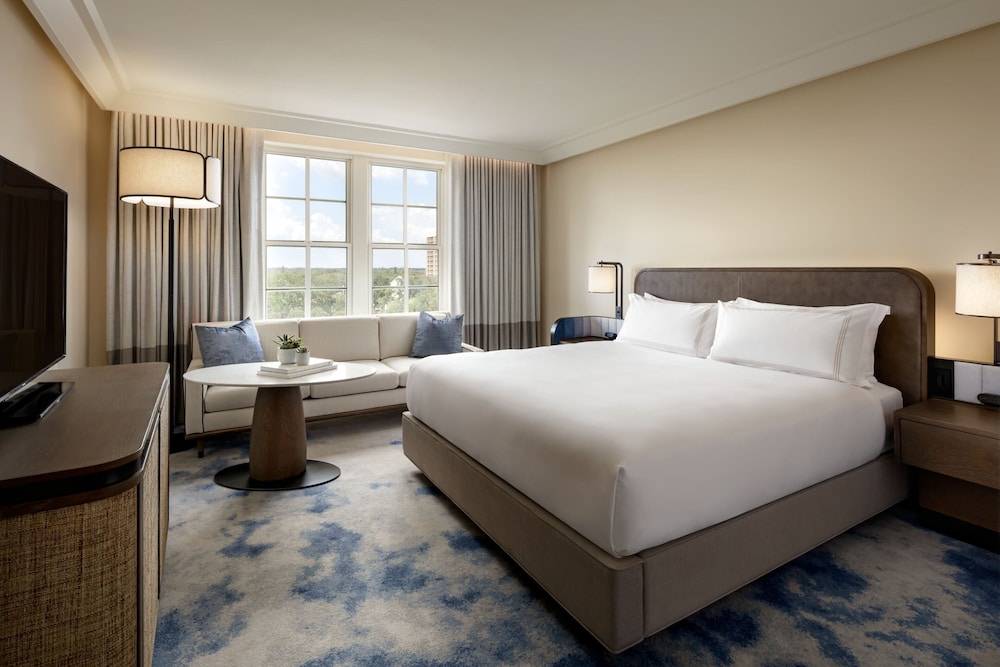 Junior Suite, 1 Bedroom (Mobility/Hearing Access, Roll-in Shwr) - Photo 3