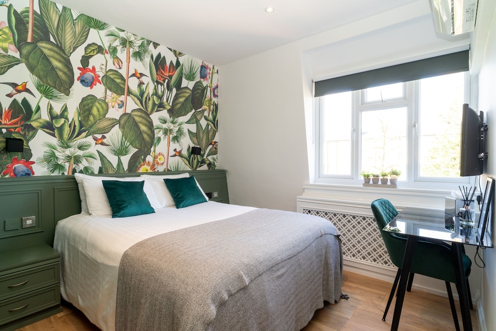 Double or Twin Room, Ensuite, Garden View photo 2