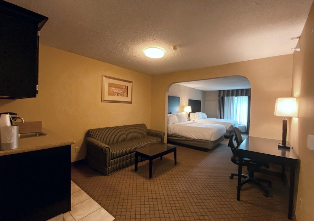 Suite, 2 Queen Beds - Photo 1