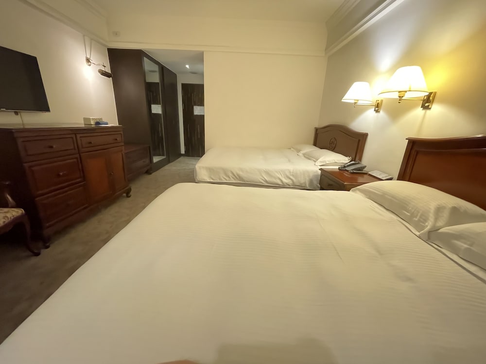 Standard Quadruple Room, No Windows photo 2