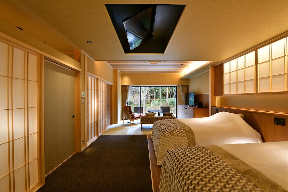 Spacious Japanese style room with open-air bath, Non Smoking photo 2