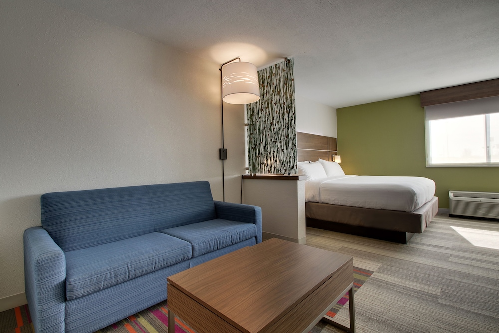 Suite, 1 King Bed, Non Smoking - Photo 5