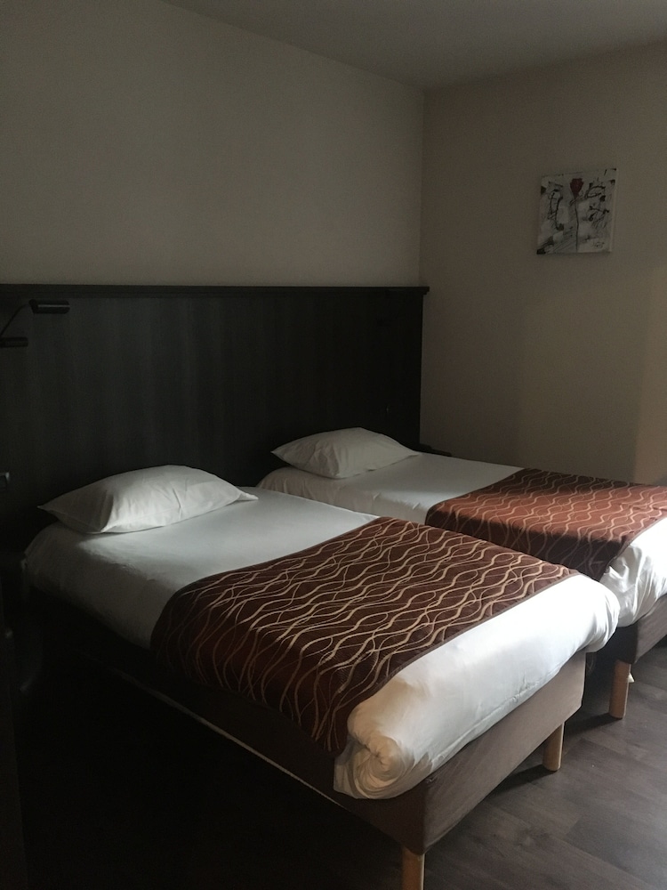 Standard Room, 2 Twin Beds photo 2