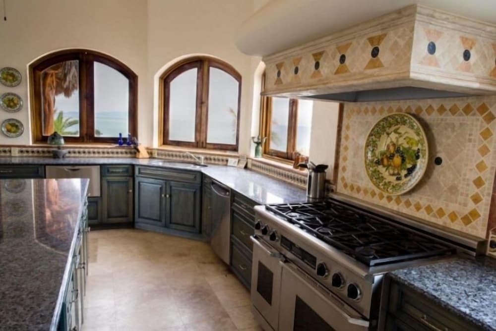 Family Villa, Multiple Bedrooms photo 3