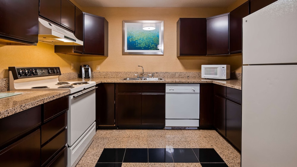 Suite, Multiple Beds, Non Smoking, Kitchen - Photo 4