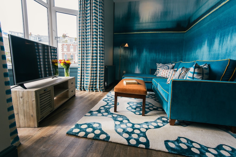 Luxury Suite, 1 King Bed, Balcony, Harbor View, photo 6
