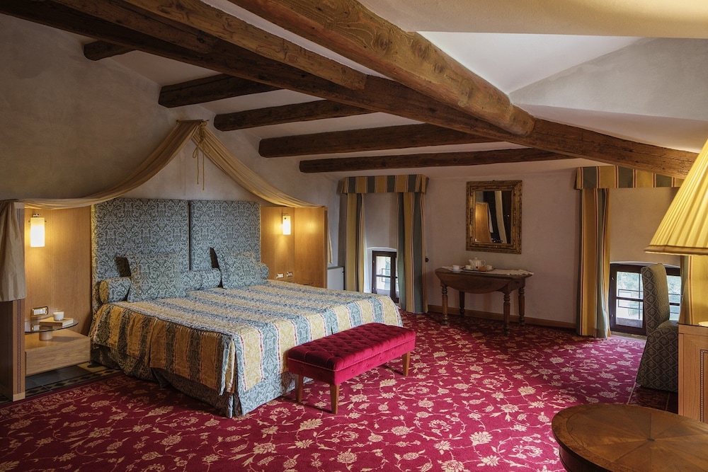 Junior Double or Twin Room photo 1