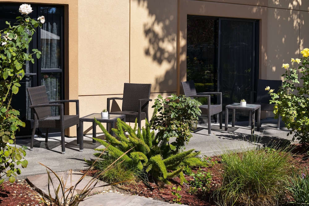 Suite, 1 Bedroom, Non Smoking, Courtyard View photo 3