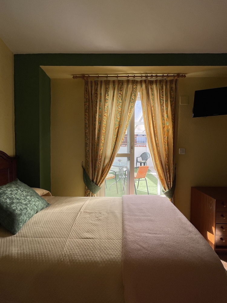 Double Room - Photo 18