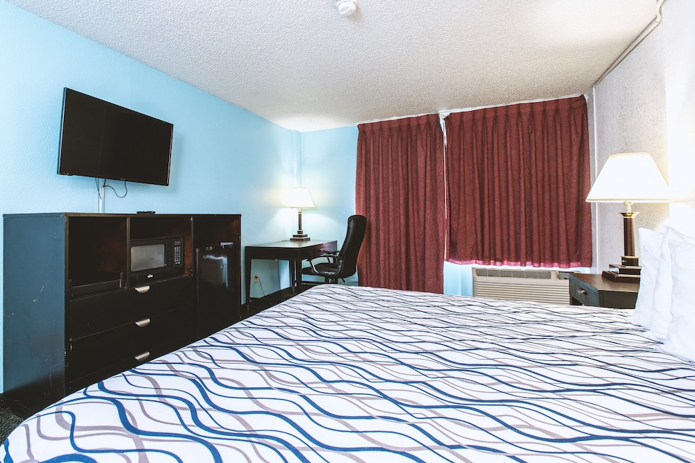1 King Bed Suite Smoking-Oversized photo 3
