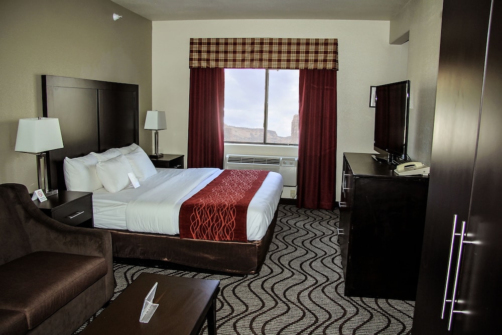 Standard Room, 1 King Bed, Non Smoking - Photo 7