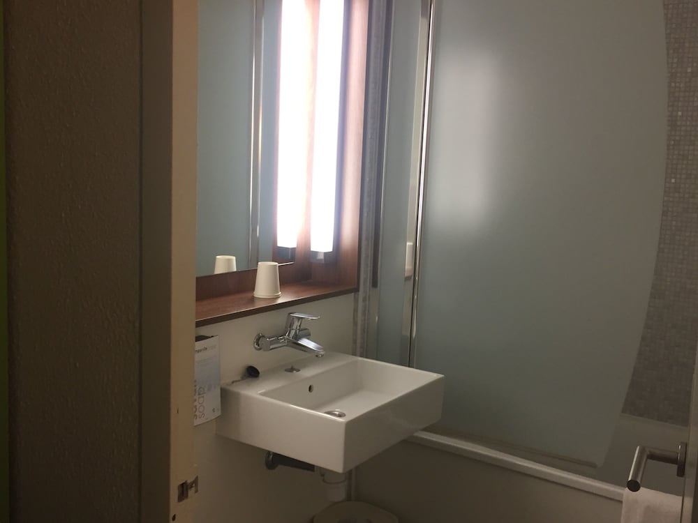 Standard Room, 1 Double Bed - Photo 9