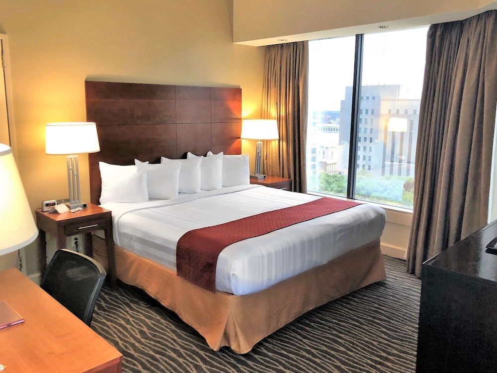 Suite, 1 King Bed, Non Smoking, City View (with Sofabed) photo 2