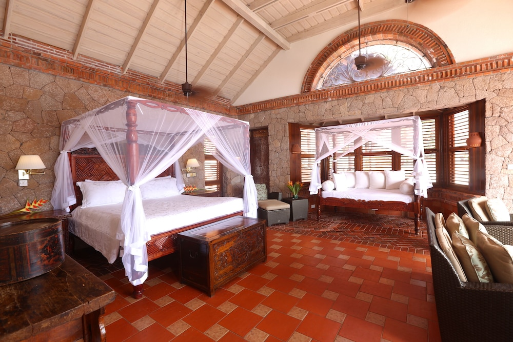 Premier Suite, Pool View (Pool Suite)