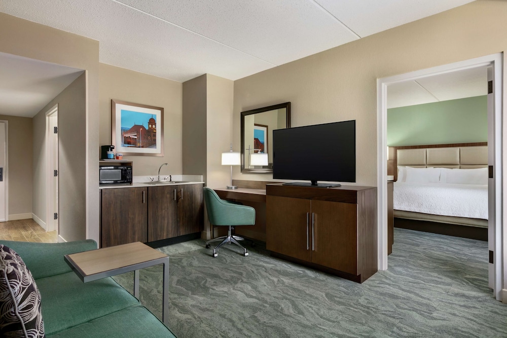 Premium Suite, 1 King Bed, Non Smoking, Jetted Tub photo 2