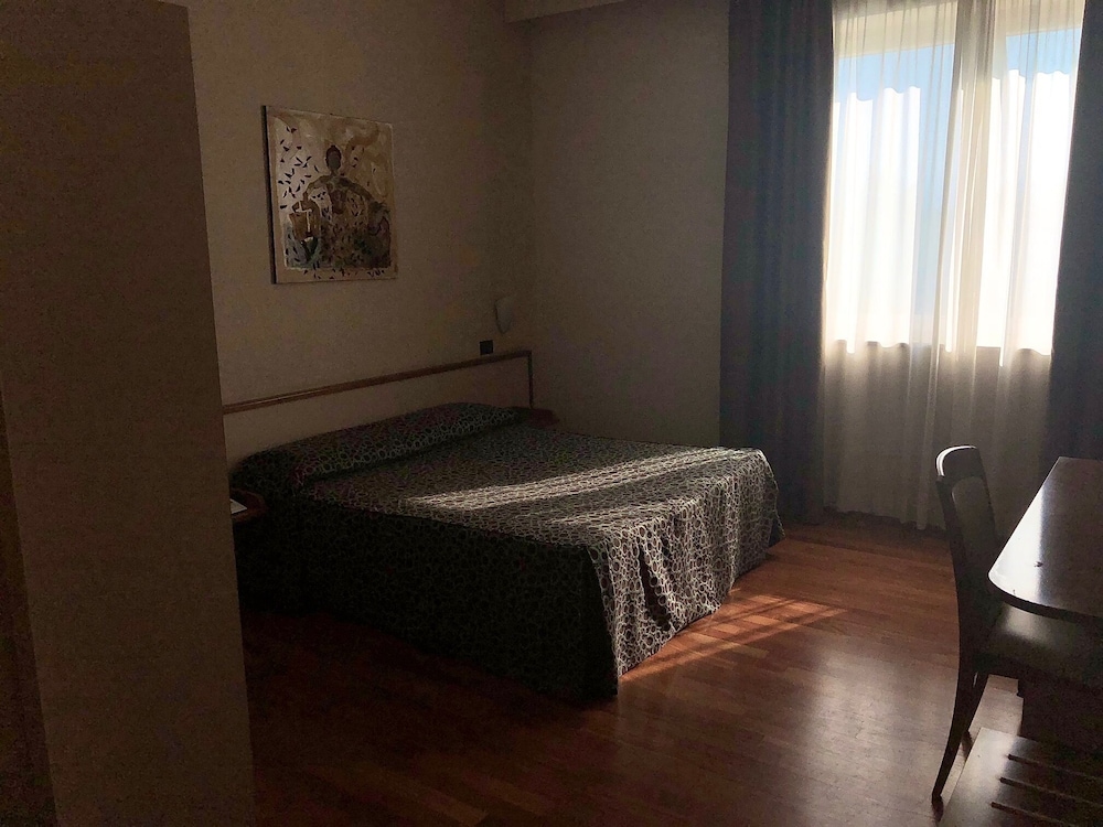 Standard Double Room - Photo 2