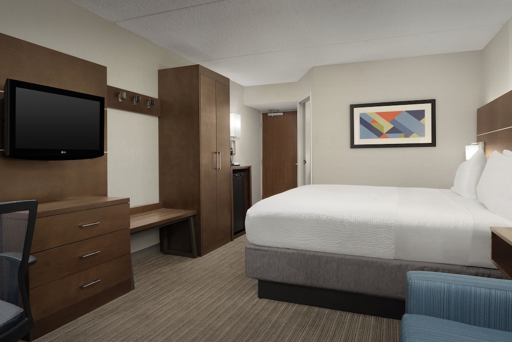 Standard Room, 1 King Bed (Walk-In Shower) - Photo 5