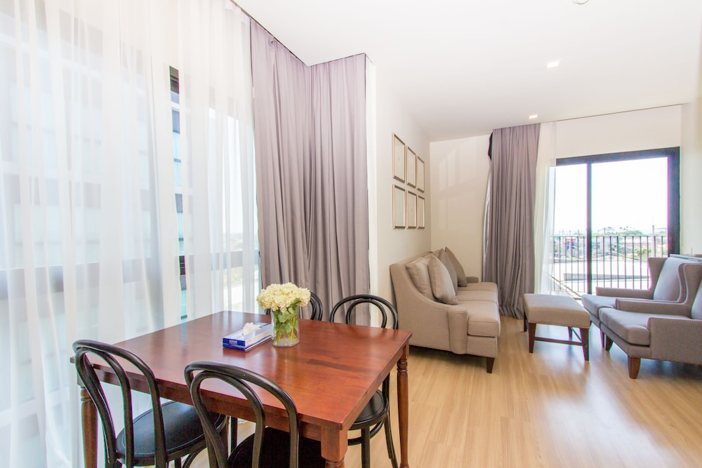 Deluxe King Room photo 1