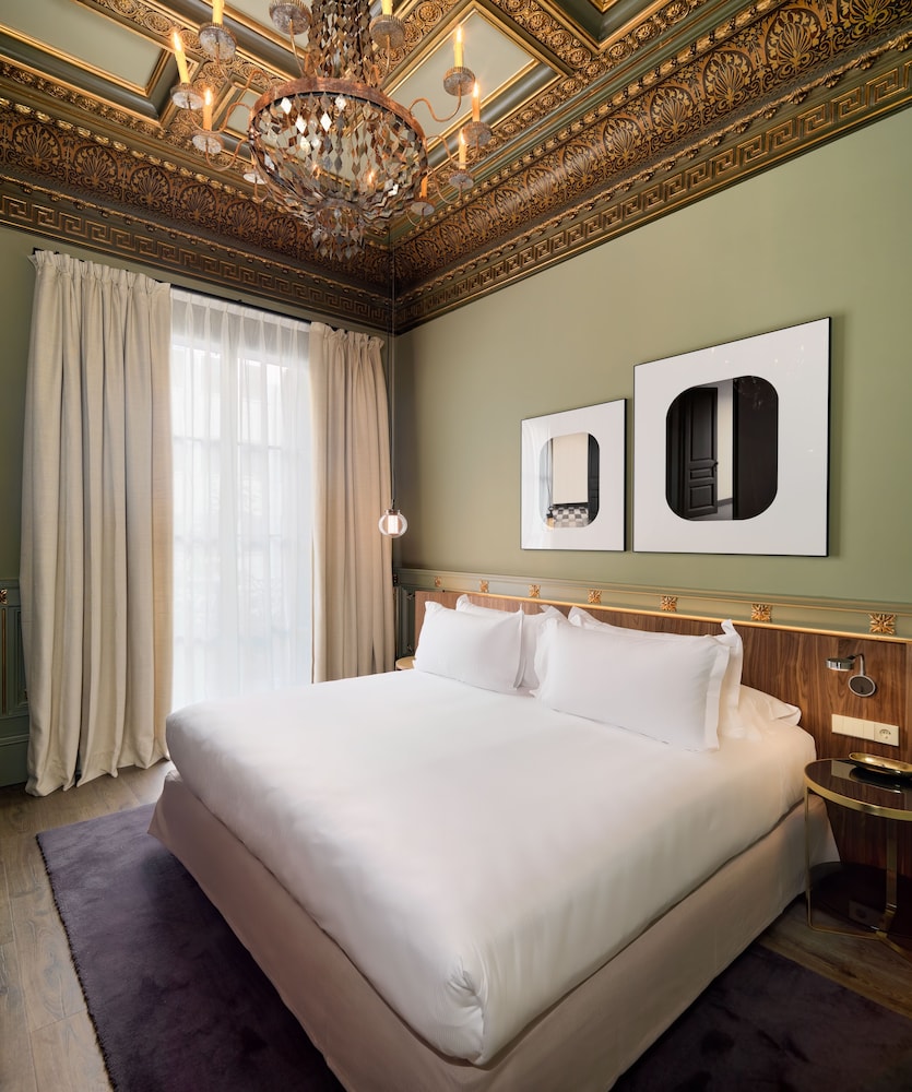 Suite (Condal (2 adults + 1 child))