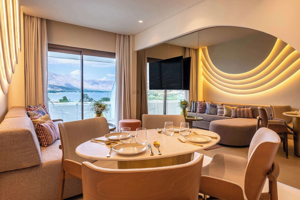 Deluxe Suite, 1 King Bed, Sea View - Photo 10