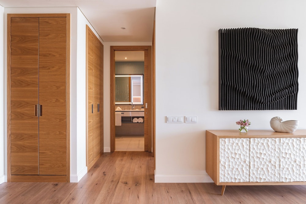 Deluxe Suite, River View thumbnail 5