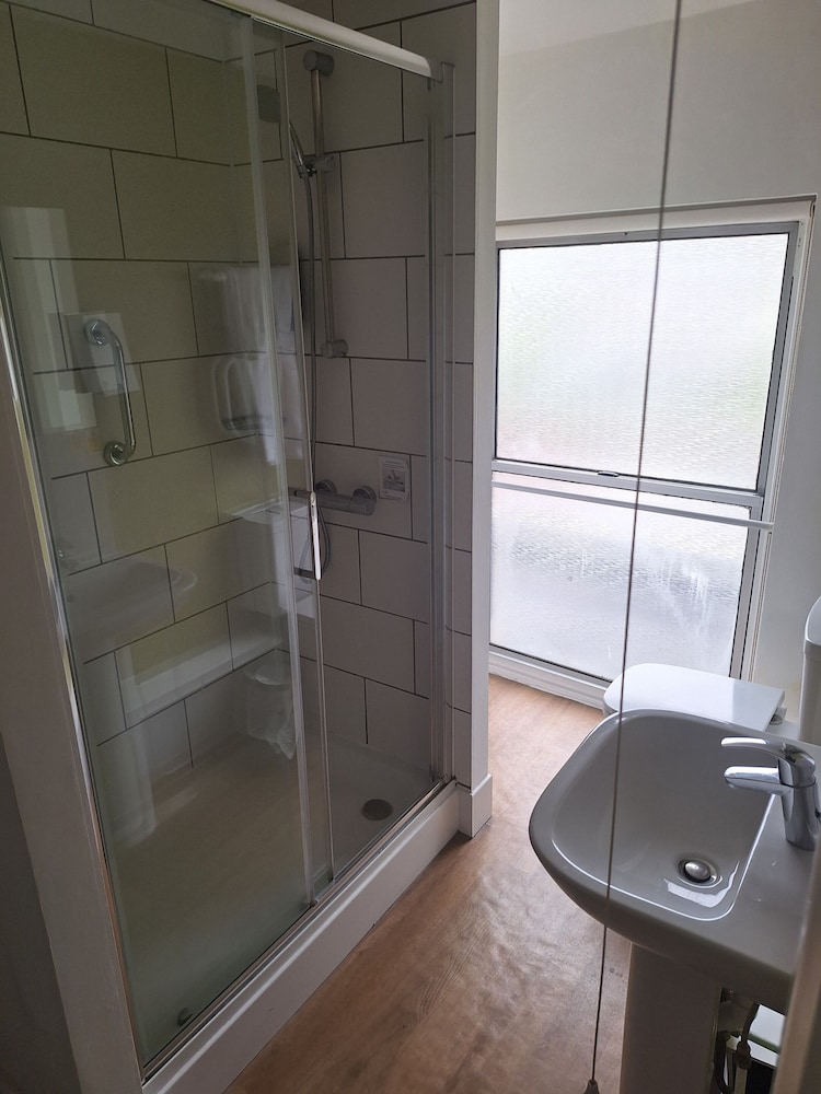 Standard Double Room, Accessible, Ensuite photo 3