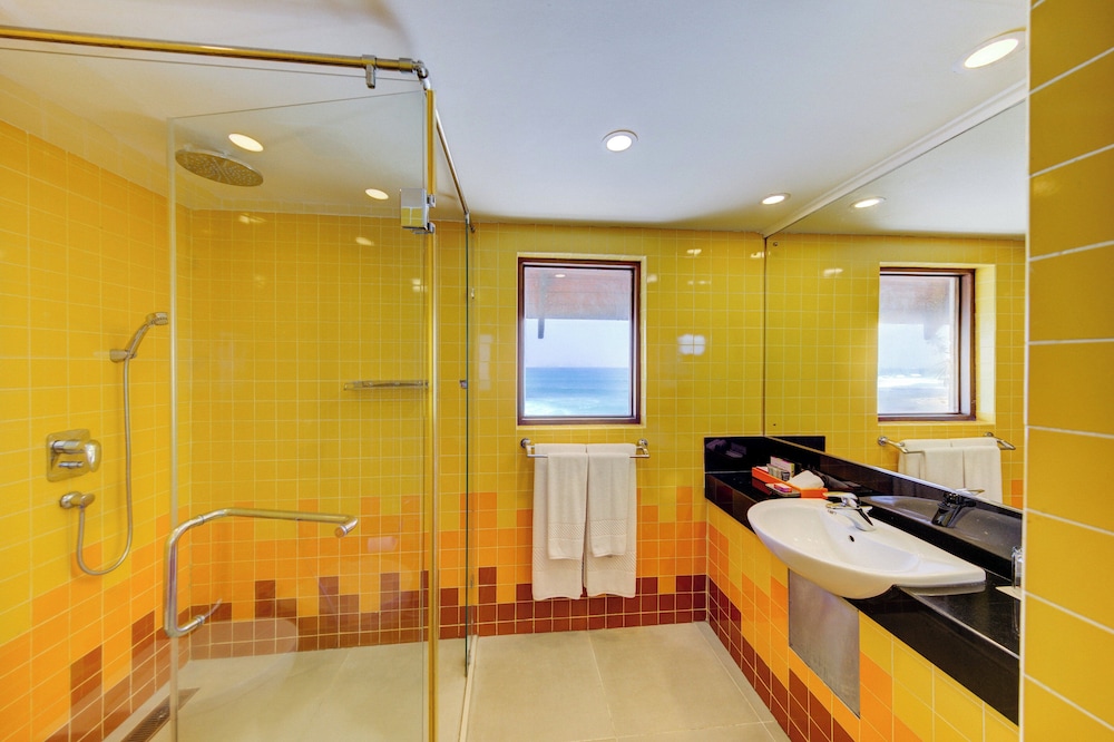 Superior King Ocean View with Balcony - Discounts (10% on Food and Beverage, 15% on SPA) photo 3
