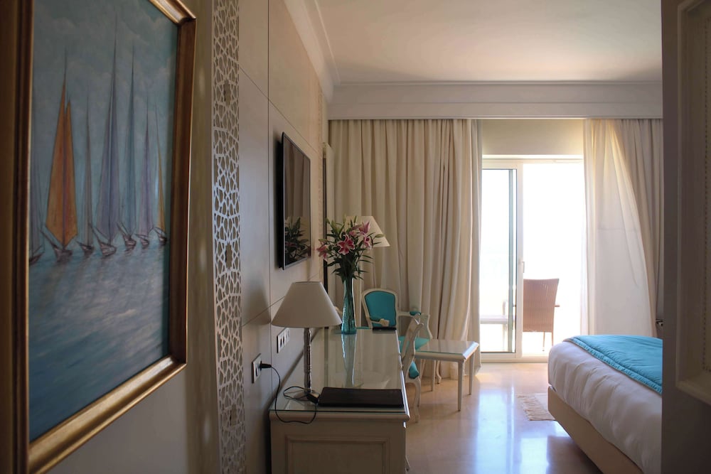Superior Room, 1 King Bed - Photo 4