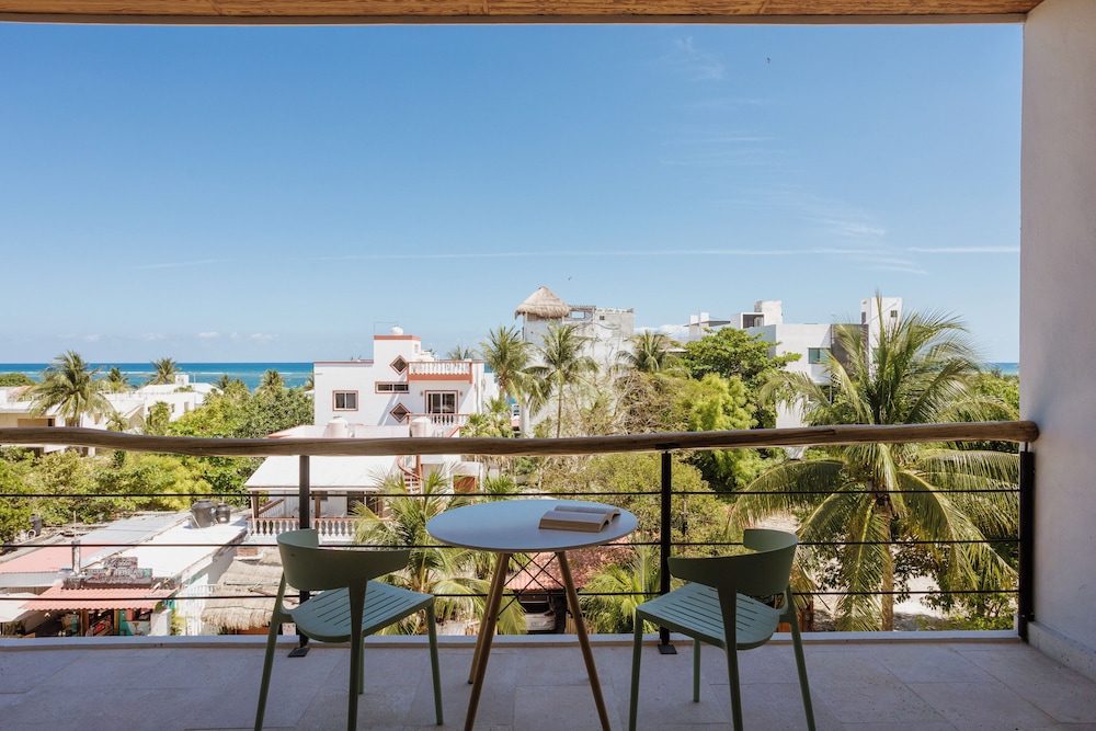 Deluxe Studio, Balcony