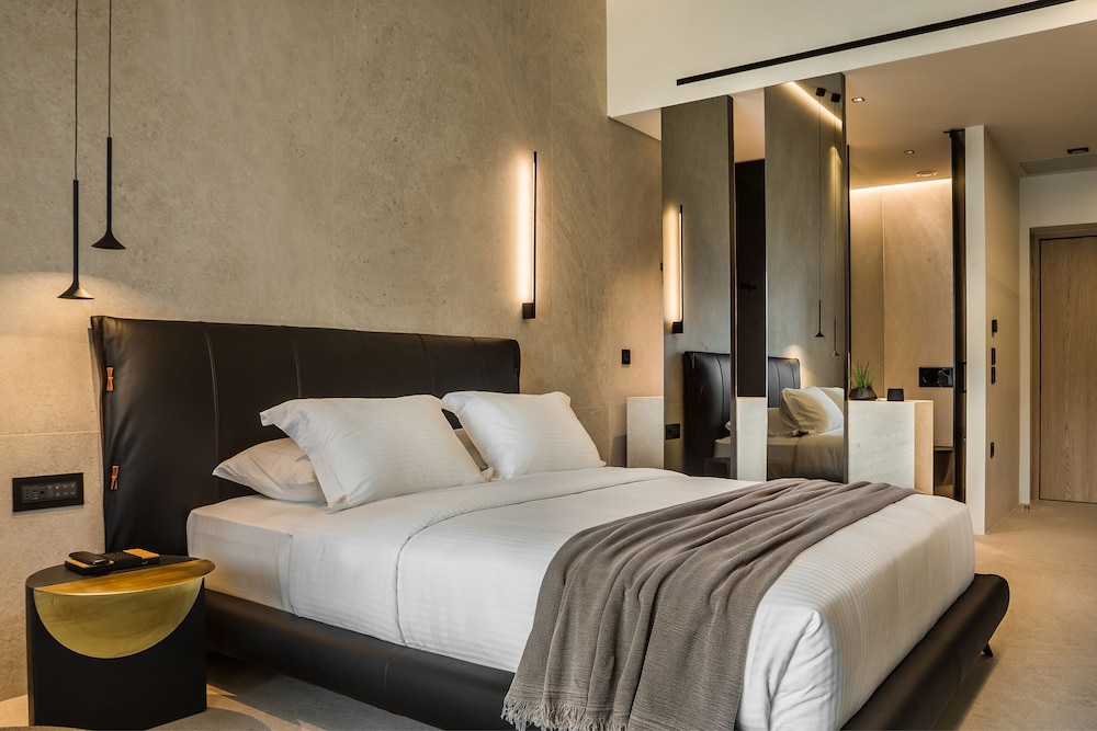 Deluxe Double Room, 1 Queen Bed with Sofa bed, Sea View, Ground Floor