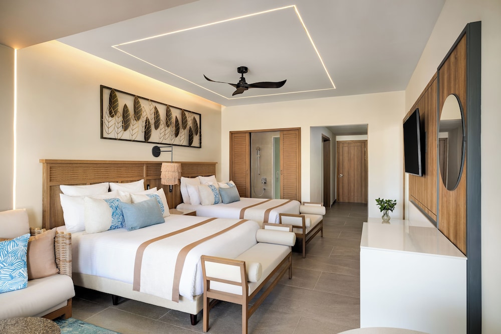 Preferred Club Junior Suite Tropical View Double - Photo 1