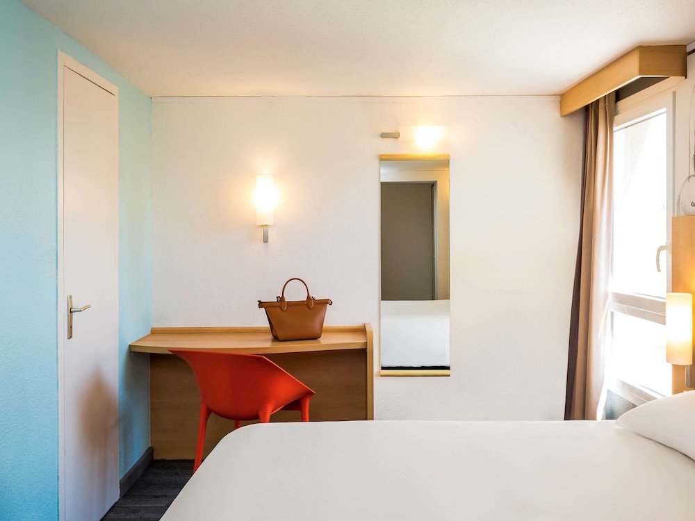 Standard Room, Multiple Beds (VIP) photo 3