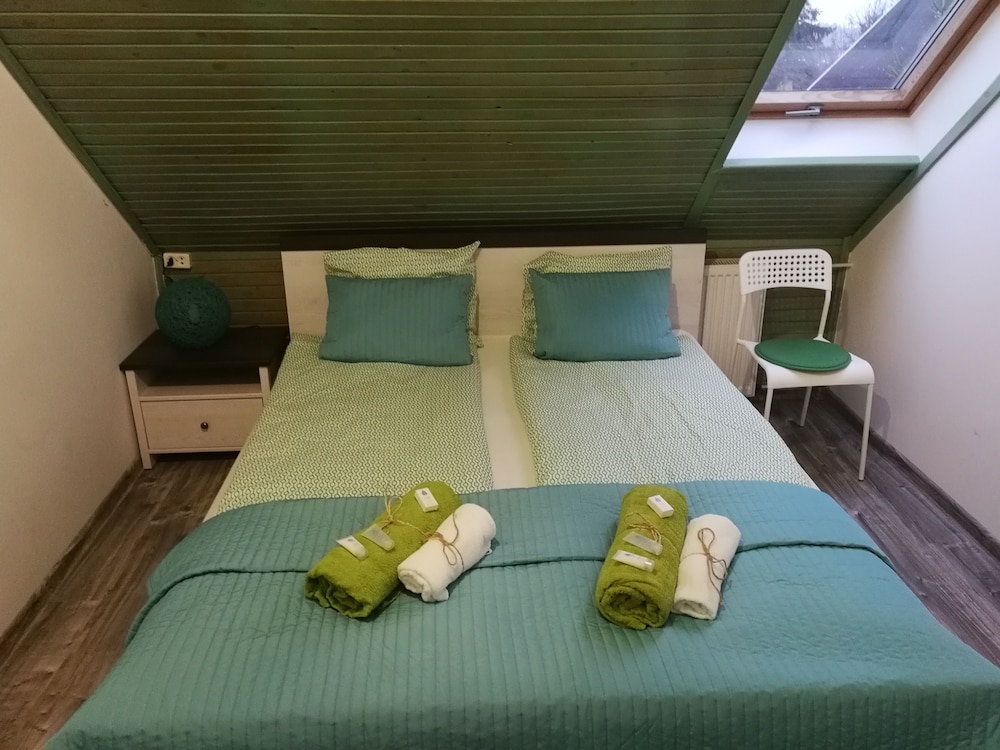Double Room, 1 Queen Bed, Private Bathroom (7) photo 2