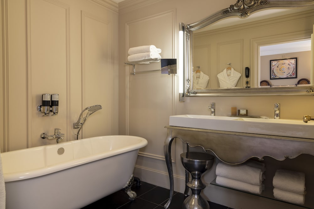 Superior Suite - Photo 2