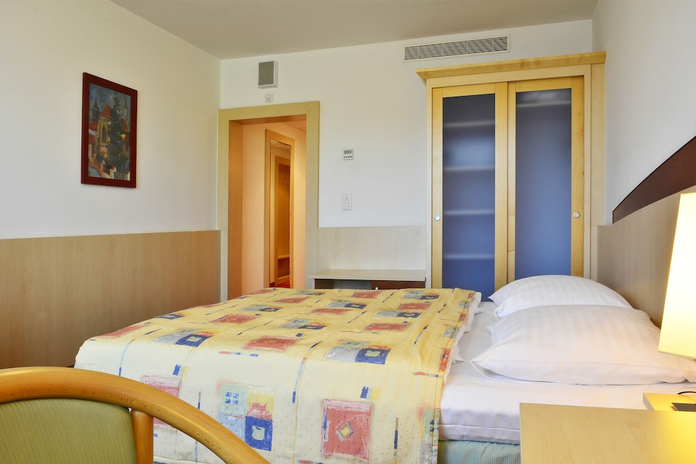Standard Double or Twin Room - Photo 4