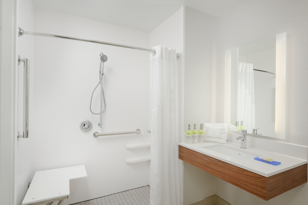 Room, 2 Queen Beds (Communications, Mobility) - Photo 10