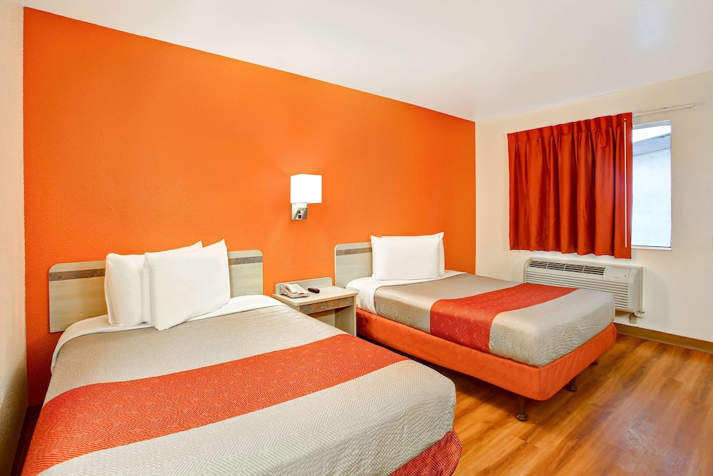 Deluxe Suite, 2 Double Beds, Non Smoking, Refrigerator & Microwave photo 3