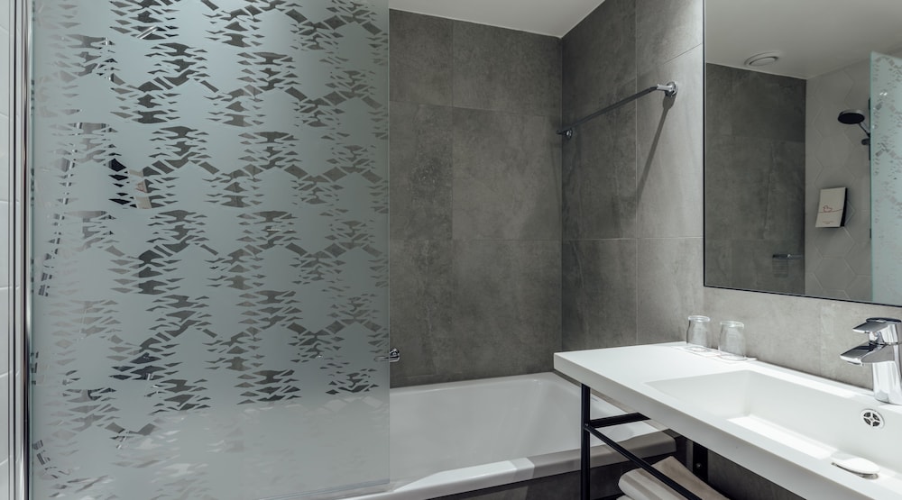 Standard Twin Room - Photo 3
