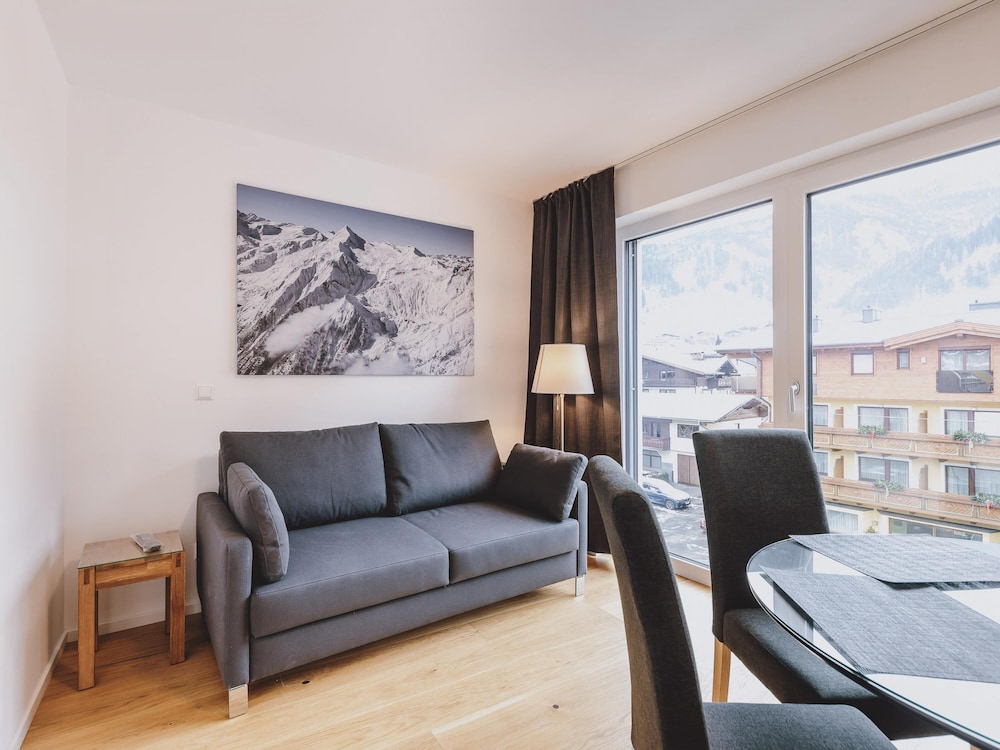Apartment, Smoking