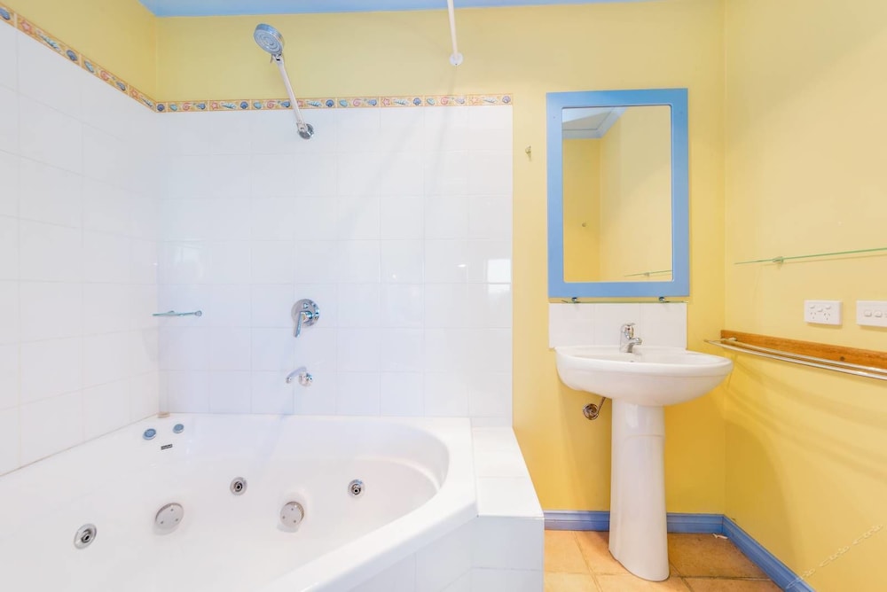 Double Room with Spa Bath photo 2