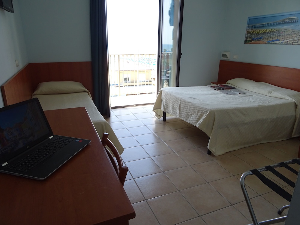 Triple Room, Balcony, Sea View photo 1