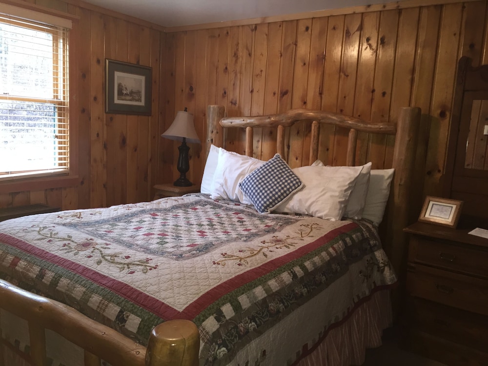 Deluxe Room, 1 King Bed photo 1