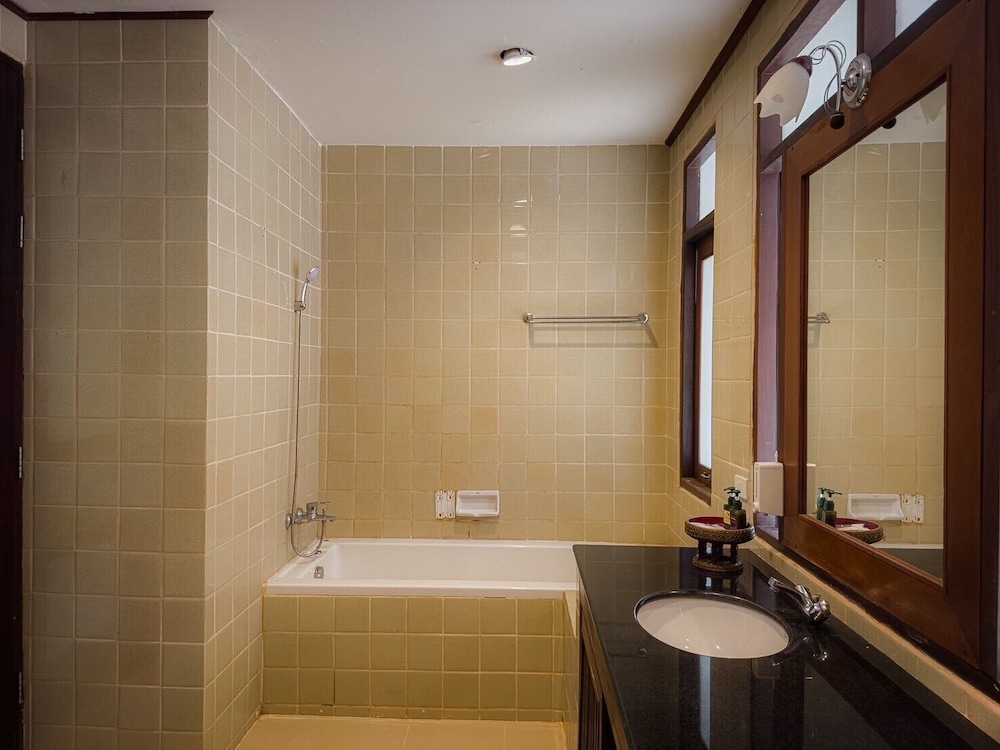 Hillside Deluxe Twin Room - Photo 10