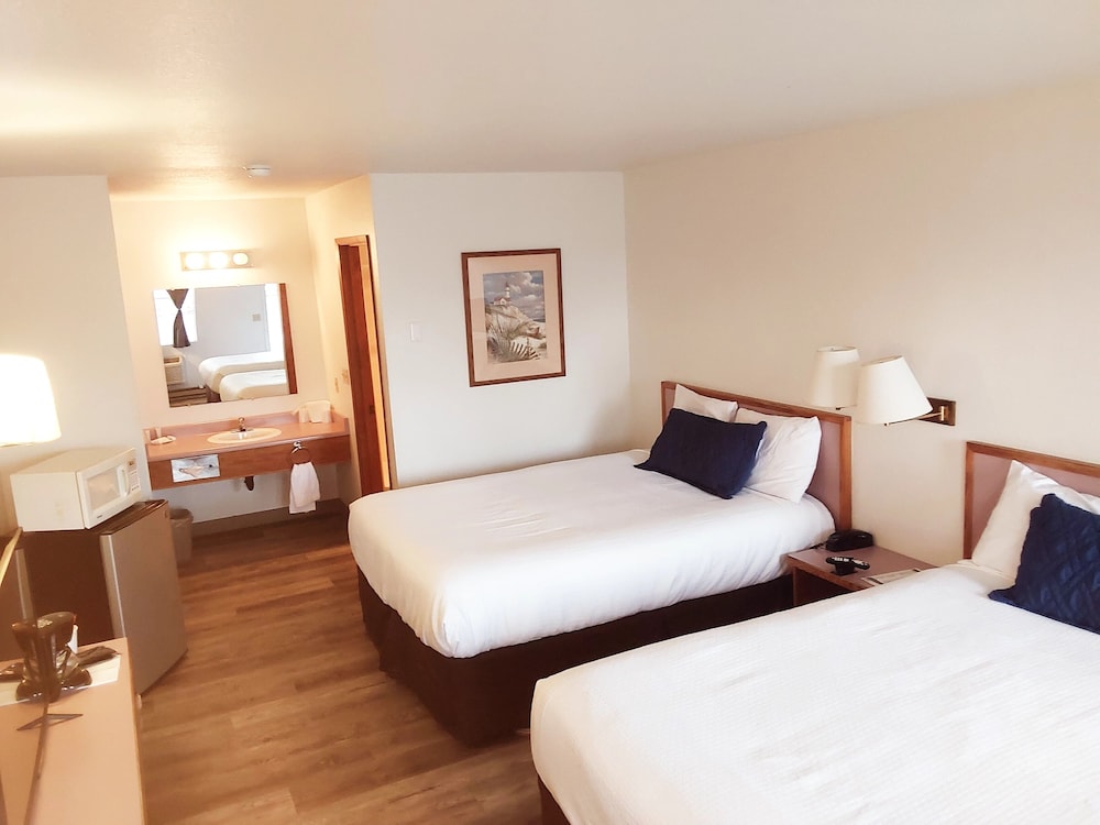 Standard Room, 2 Queen Beds, Non Smoking, No Pets photo 1