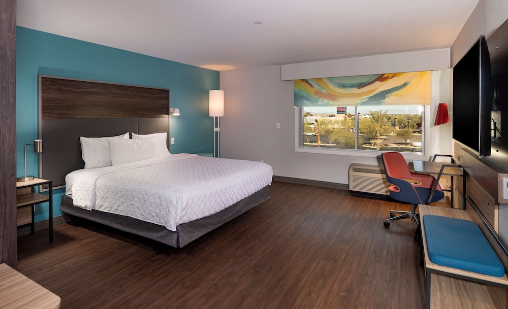 Room, 1 King Bed, Accessible (Roll-In Shower) - Photo 3