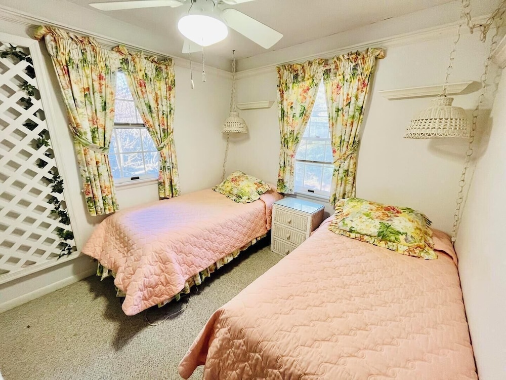 House, Multiple Beds, Patio, Garden View photo 2