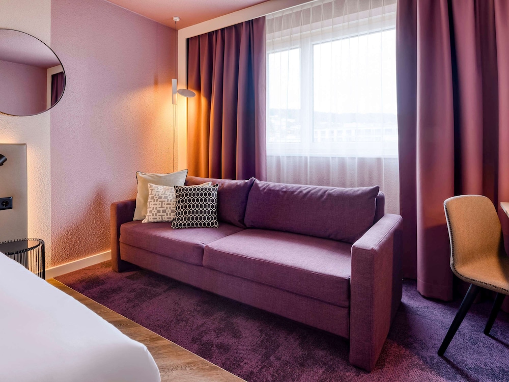 Executive Room, 1 Queen Bed with Sofa bed - Photo 11