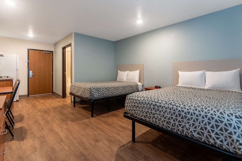 Standard Room, 2 Double Beds, Non Smoking photo 3